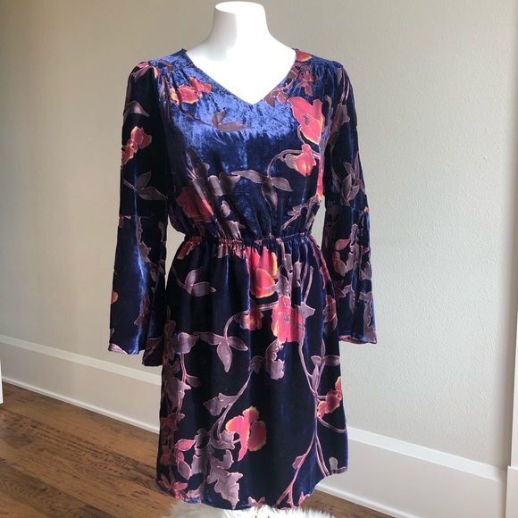 Burnout Velvet Floral Dress - Picture 2 of 6